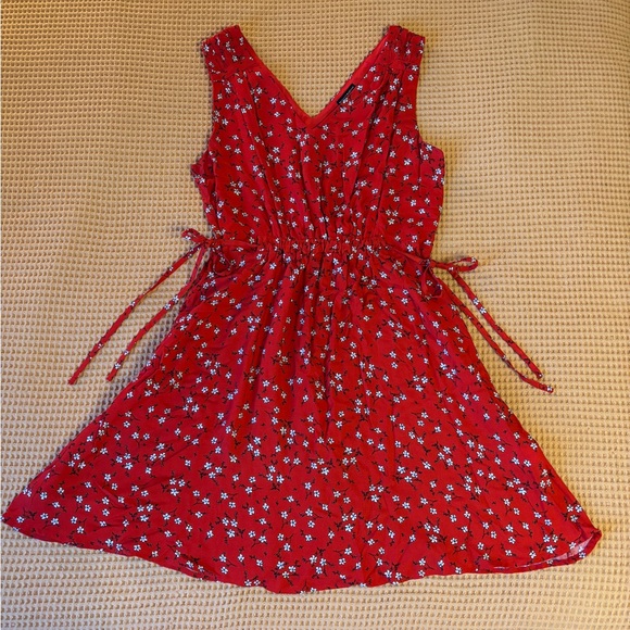 mercer & madison Dresses & Skirts - EUC Mercer & Madison Floral Sleeveless A-Line Red Mini Dress | Women’s 12